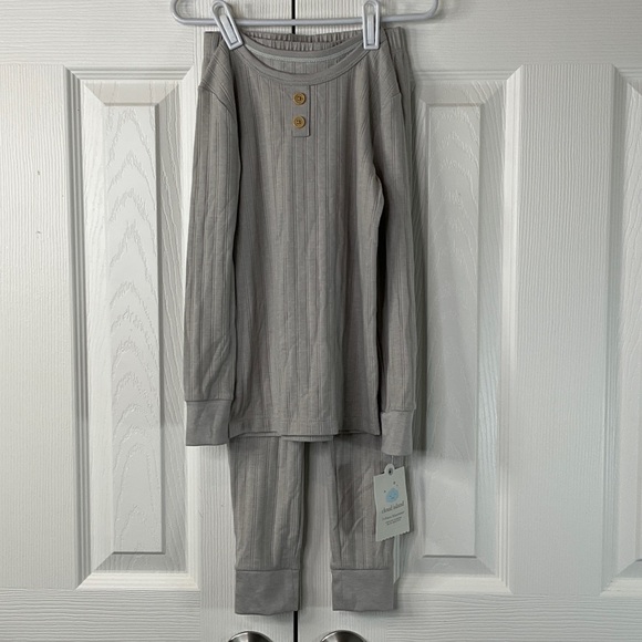 Cloud Island - 2pc Solid Pointelle Snug Fit
Pajama Set Gray Size 5T - Picture 1 of 7